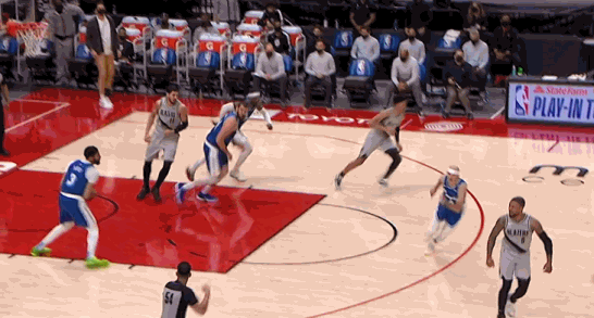  湖人遭遇五连败跌至附加赛区  